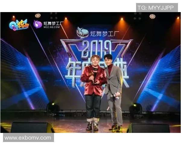 足球明星齐聚圣诞晚会盛典共庆佳节激情与欢乐满溢