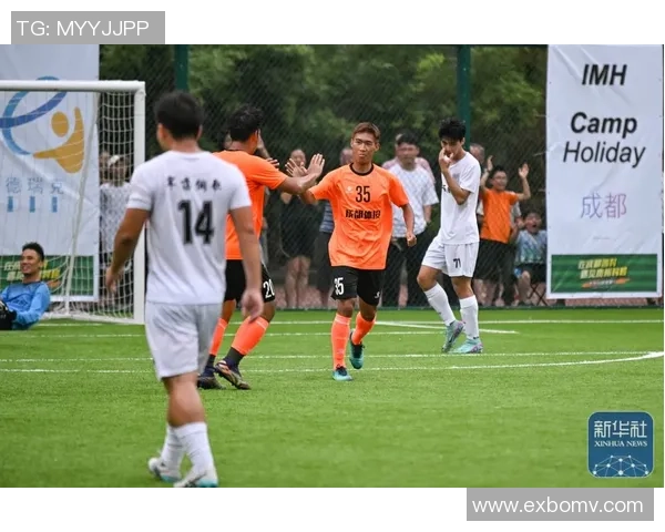 足球球星亲临探店分享独特体验引爆球迷热情与城市潮流