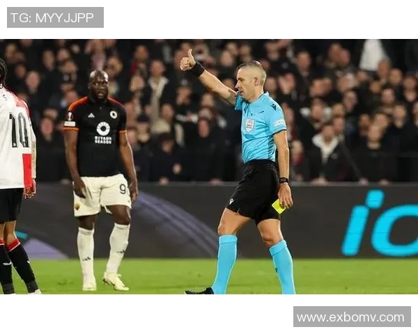 足球球星怒骂对手瞬间被捕捉，激烈场面引发球迷热议